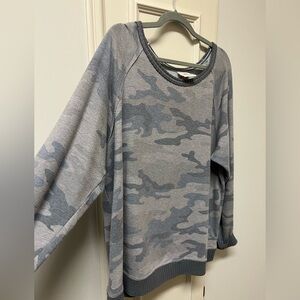 Knox Rose Gray Camo Textured Top